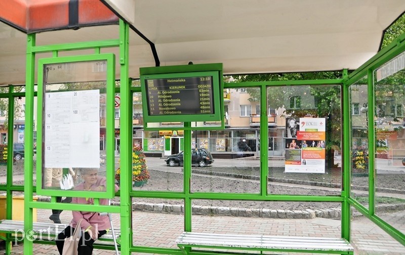 Elbląg, Jedna z elektronicznych tablic mieści się na przystanku przy ul. Hetmańskiej,