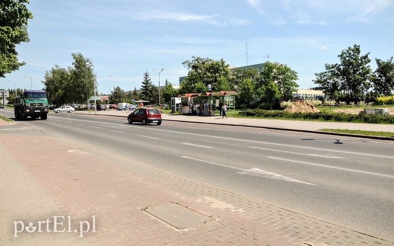 Elbląg, Przy szpitalu przystanek jest, dlaczego zatem go nie ma po przeciwnej stronie ul. Królewieckiej? - pyta Czytelnik Elbląg, Przy szpitalu przystanek jest, dlaczego zatem go nie ma po przeciwnej stronie ul. Królewieckiej? - pyta Czytelnik
