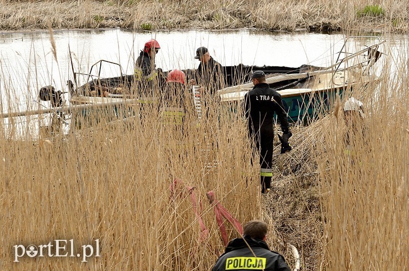 Elbląg, Do tragedii doszło 13 kwietnia na Cieplicówce. W ogniu zginęła czwórka doświadczonych żeglarzy Elbląg, Do tragedii doszło 13 kwietnia na Cieplicówce. W ogniu zginęła czwórka doświadczonych żeglarzy