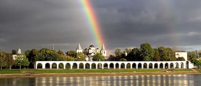 Elbląg, Dwór Jarosława, jedna z atrakcji Nowogrodu Wielkiego (zdjęcie pochodzi ze strony visitnovogorod.ru)