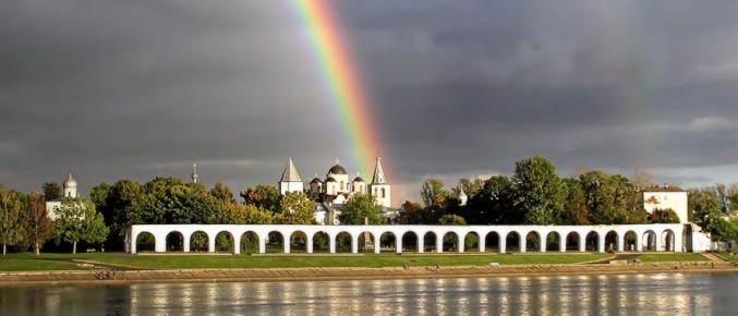 Elbląg, Dwór Jarosława, jedna z atrakcji Nowogrodu Wielkiego (zdjęcie pochodzi ze strony visitnovogorod.ru) Elbląg, Dwór Jarosława, jedna z atrakcji Nowogrodu Wielkiego (zdjęcie pochodzi ze strony visitnovogorod.ru)