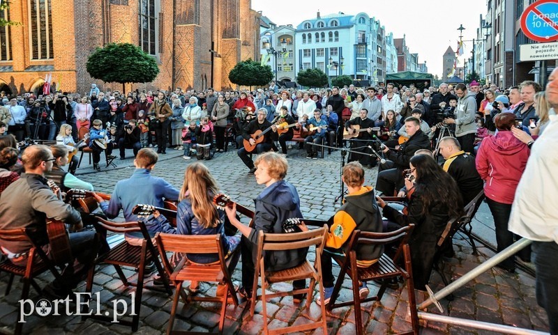 Elbląg, Nie liczy się ilość, ale zaangażowanie. Tego gitarzystom nie można odmówić Elbląg, Nie liczy się ilość, ale zaangażowanie. Tego gitarzystom nie można odmówić