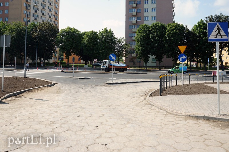 Elbląg, Nowe oznakowanie przy wyjeździe z Biedronki w ul. Nowowiejską budzi sprzeciw okolicznych mieszkańców