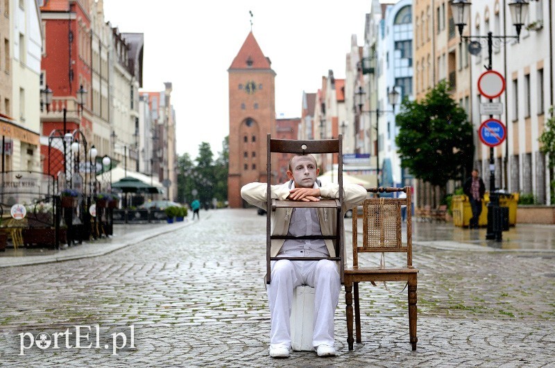 Elbląg, Pierwszy dzień Ogrodów ( 4 czerwca) nie rozpoczął się dyskusją, a spektaklem gdańskiego Teatru Snów