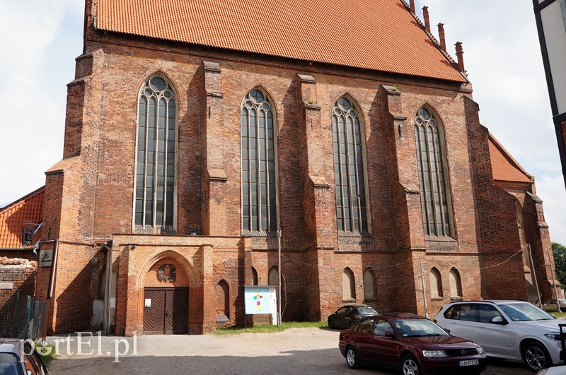 Elbląg, Remontu wymaga południowa ściana Galerii EL i... Elbląg, Remontu wymaga południowa ściana Galerii EL i...