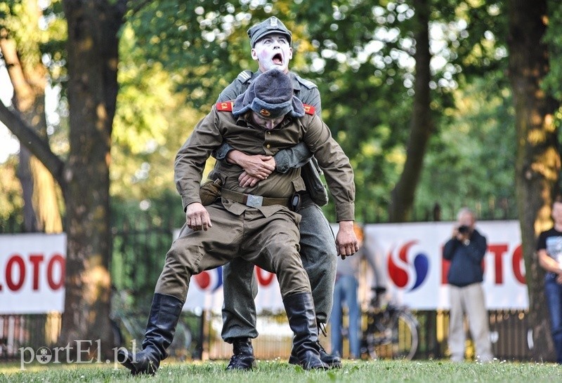 Elbląg, Pod dyskusji o architekturze odbył się spektakl teatralny „Kuchnia na ostro”