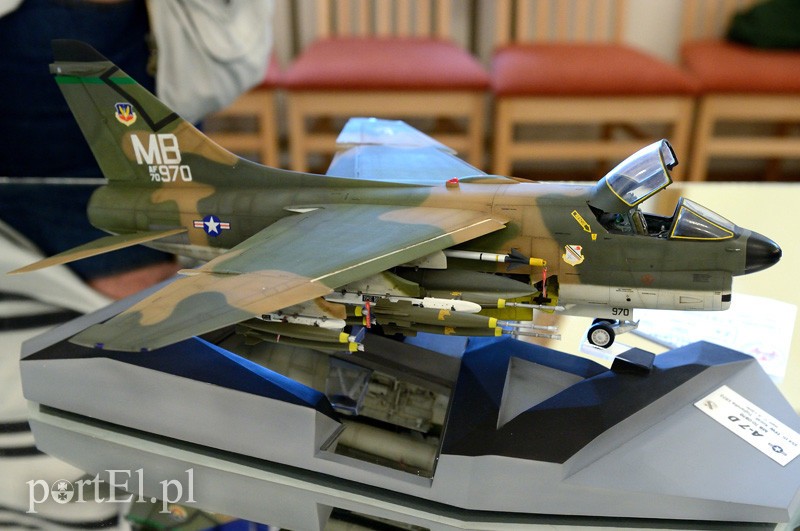 Elbląg, A-7D Corsair II - za ten model Grzegorz Mądry otrzymał puchar ufundowany przez Prezydenta Elbląga