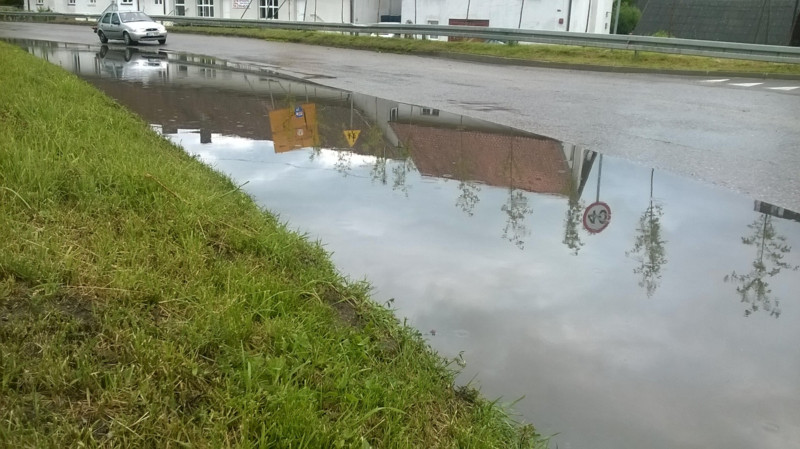 Elbląg, Milejewo: zalana droga nr 504 (po sygnale czytelnika) Elbląg, Milejewo: zalana droga nr 504 (po sygnale czytelnika)