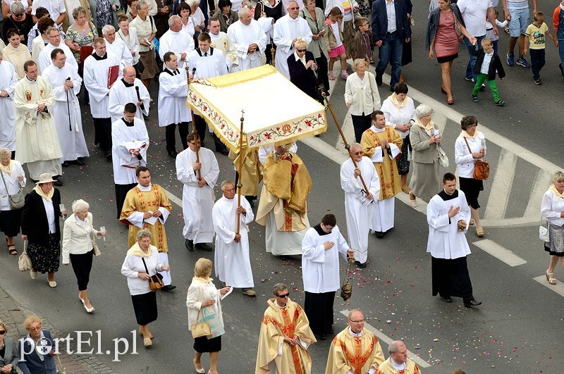 Elbląg, Największej elbląskiej procesji przewodniczył biskup Jacek Jezierski Elbląg, Największej elbląskiej procesji przewodniczył biskup Jacek Jezierski