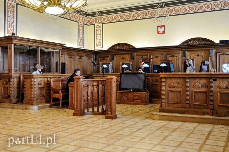 Elbląg, 19-letnia Dżesika usłyszała wyrok 2 lat pozbawienia wolności, a wykonanie kary warunkowo zawieszono na 5 lat Elbląg, 19-letnia Dżesika usłyszała wyrok 2 lat pozbawienia wolności, a wykonanie kary warunkowo zawieszono na 5 lat