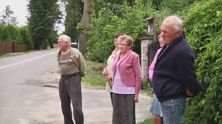 Elbląg, - Krasny Las miasto włączyło w swoje granice w 1986 roku, do dzisiaj nie mamy ani chodnika, ani oświetlenia - skarżą się mieszkańcy Elbląg, - Krasny Las miasto włączyło w swoje granice w 1986 roku, do dzisiaj nie mamy ani chodnika, ani oświetlenia - skarżą się mieszkańcy