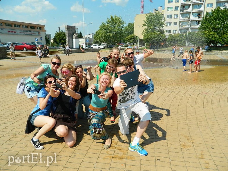 Elbląg, Na koniec trzyminutowego flash moba wszyscy zrobili sobie na pamiątkę zdjęcie