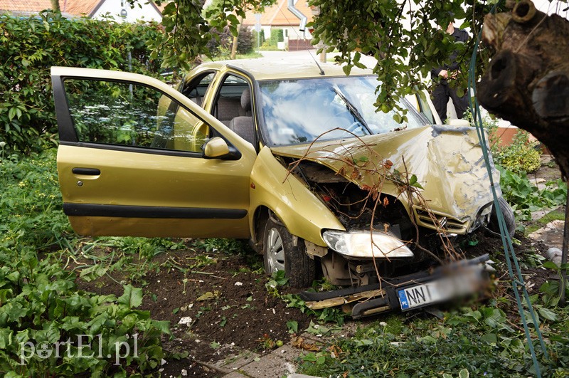 Elbląg, Citroenem wpadł do ogródka Elbląg, Citroenem wpadł do ogródka