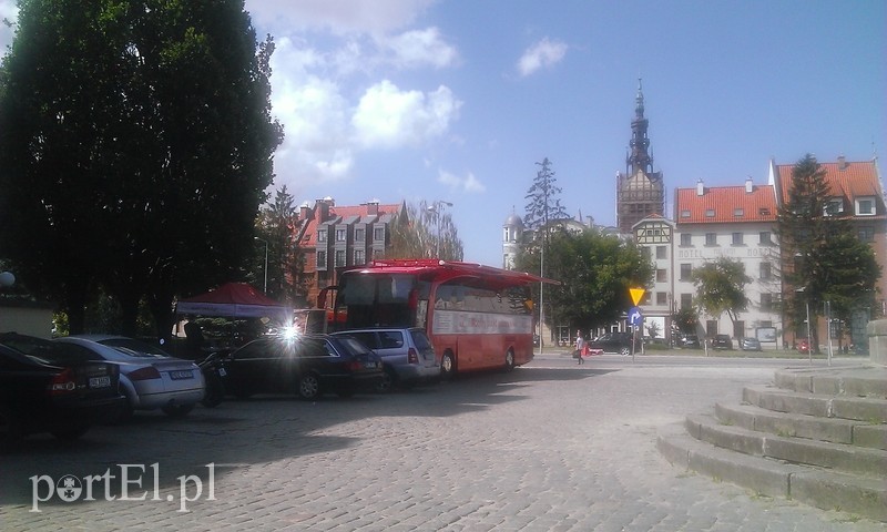 Elbląg, Mobilny punkt stoi i czeka na wszystkich, którzy zdecydują się pomóc Elbląg, Mobilny punkt stoi i czeka na wszystkich, którzy zdecydują się pomóc