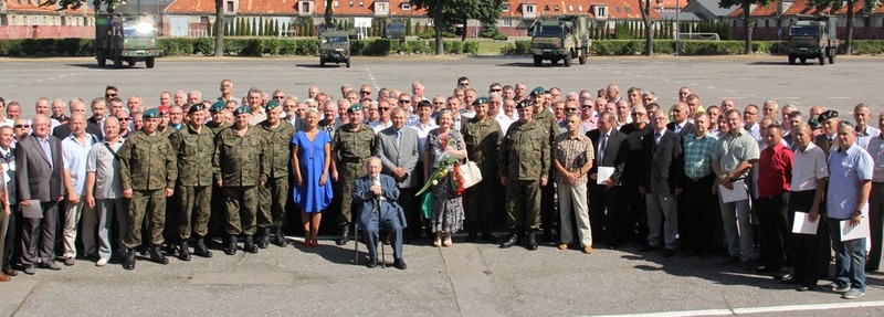Elbląg, Na zakończenie wszyscy uczestnicy tej niecodziennej uroczystości stanęli do wspólnej fotografii, Elbląg, Na zakończenie wszyscy uczestnicy tej niecodziennej uroczystości stanęli do wspólnej fotografii,