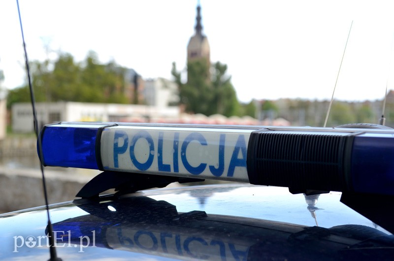 Elbląg, Wybił szybę w samochodzie i próbował nim odjechać Elbląg, Wybił szybę w samochodzie i próbował nim odjechać