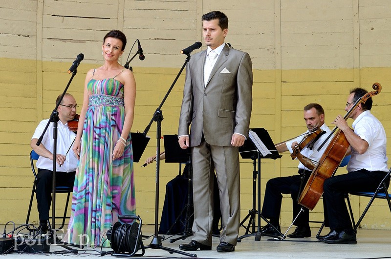 Elbląg, Operetkowe przeboje wykonali Grażyna Nita (sopran) i Paweł Krasulak (tenor)