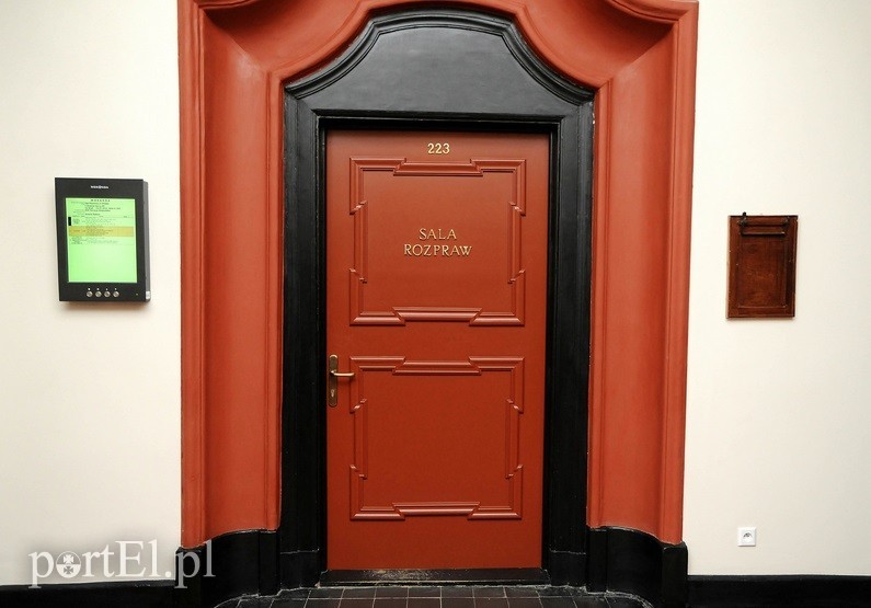 Elbląg, Proces toczy się za zamkniętymi drzwiami