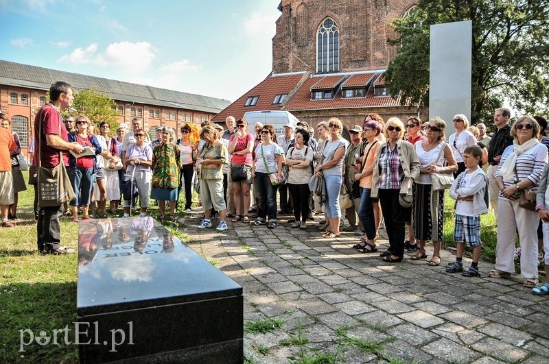 Elbląg, Uczestników "Soboty z przewodnikiem" po Galerii El oprowadzał Leszek Marcinkowski Elbląg, Uczestników "Soboty z przewodnikiem" po Galerii El oprowadzał Leszek Marcinkowski