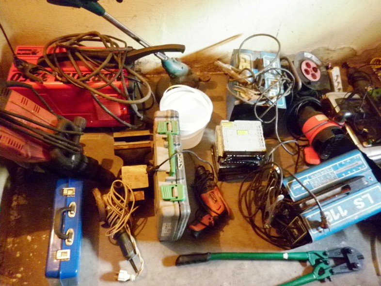 Elbląg, Włamywali się do garaży i kradli elektronarzędzia Elbląg, Włamywali się do garaży i kradli elektronarzędzia