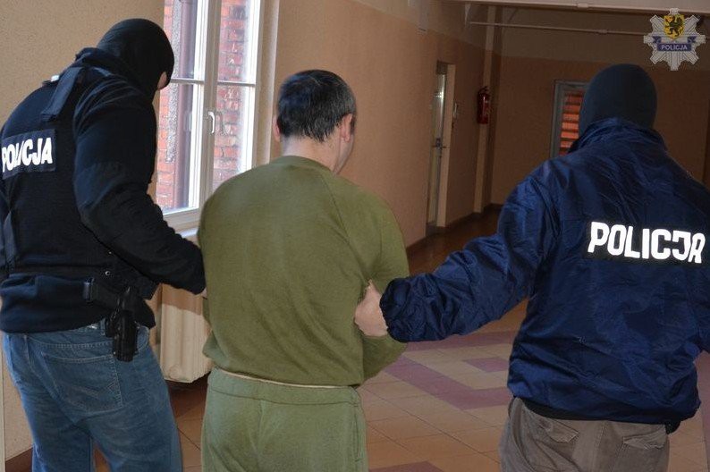 Elbląg, 33-letni Samir S. został zatrzymany w Elblągu. Od blisko półtora roku przebywa w areszcie Elbląg, 33-letni Samir S. został zatrzymany w Elblągu. Od blisko półtora roku przebywa w areszcie
