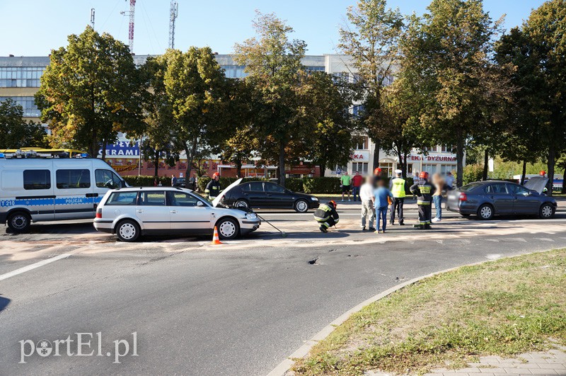 Elbląg, Królewiecka: zderzenie na skrzyżowaniu z Kościuszki Elbląg, Królewiecka: zderzenie na skrzyżowaniu z Kościuszki