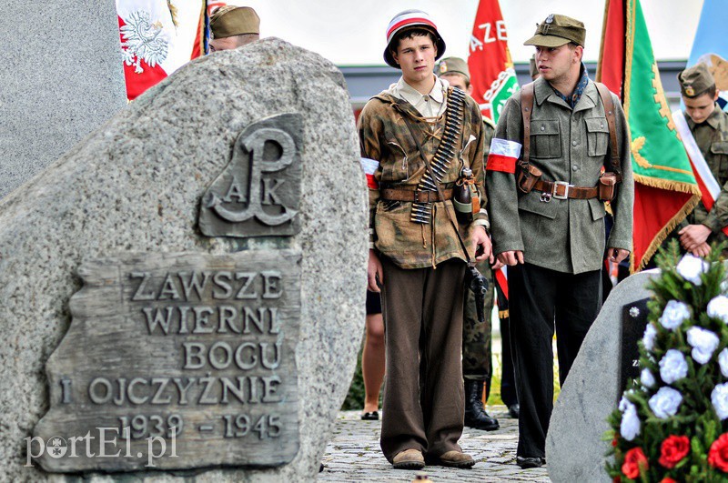 Elbląg, Młodzi pamiętają. Odtwórców historycznych za Barykadę 44 wyróżnił prezydent Jerzy Wilk Elbląg, Młodzi pamiętają. Odtwórców historycznych za Barykadę 44 wyróżnił prezydent Jerzy Wilk