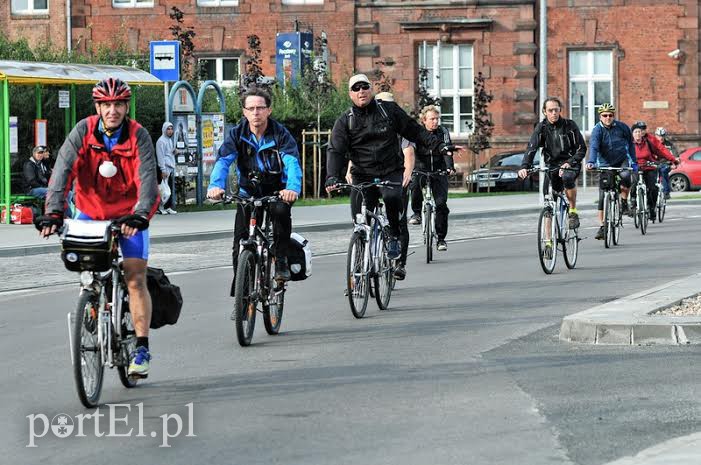 Elbląg, Pielgrzymi choć na rowerach nie zapomnieli o charakterystyczne muszlach na szyi Elbląg, Pielgrzymi choć na rowerach nie zapomnieli o charakterystyczne muszlach na szyi