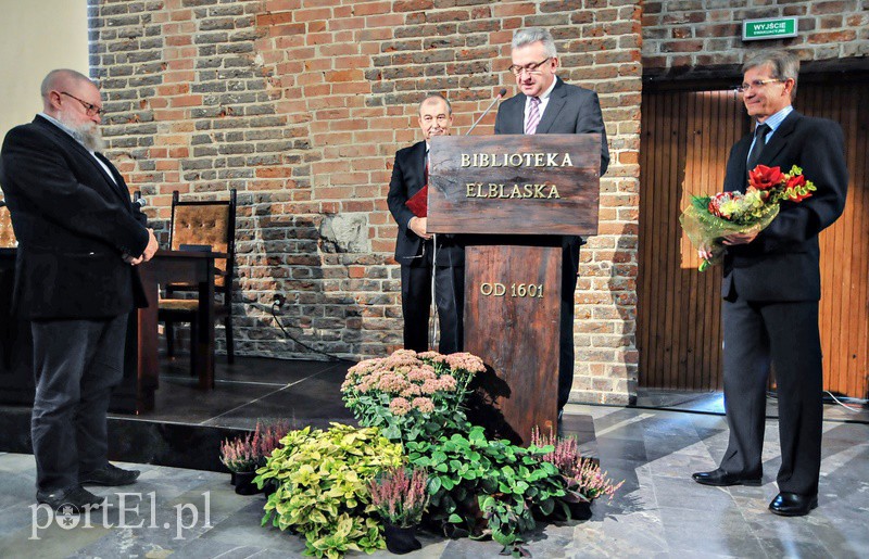 Elbląg, Prof. dr hab. Jerzy Bralczyk otrzymał honorowe wyróżnienie za zasługi dla Elbląga