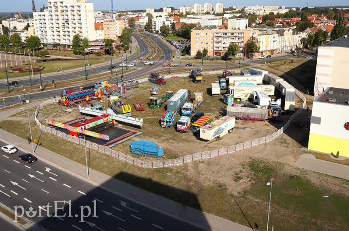 Elbląg, Działka nie ma nowego właściciela, na razie na tym terenie rozstawiono lunapark Elbląg, Działka nie ma nowego właściciela, na razie na tym terenie rozstawiono lunapark