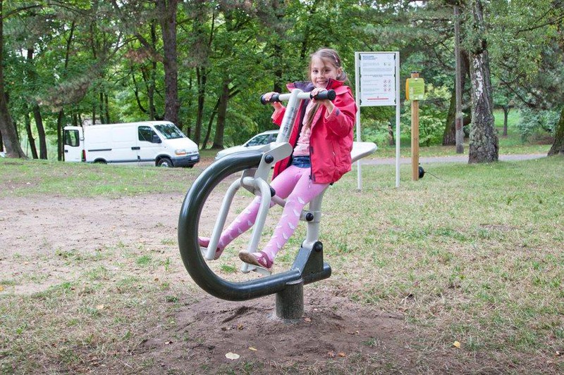 Elbląg, W ramach Budżetu Obywatelskiego w Parku Modrzewie powstał nowy plac zabaw Elbląg, W ramach Budżetu Obywatelskiego w Parku Modrzewie powstał nowy plac zabaw