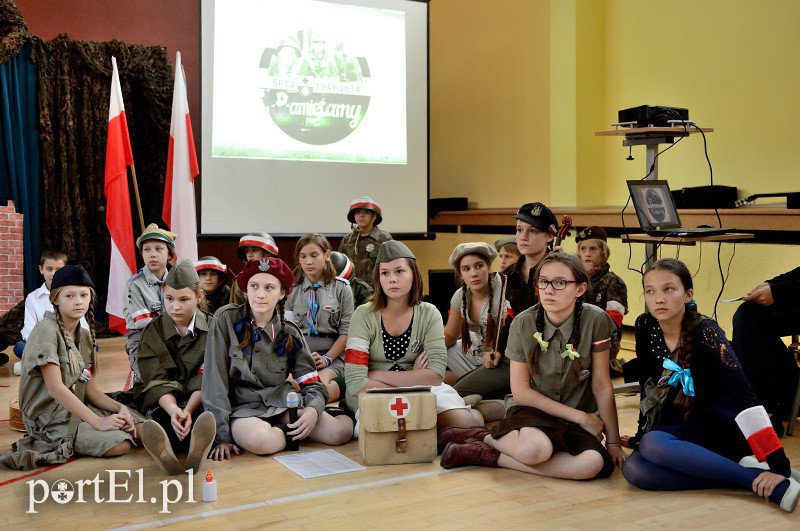 Elbląg, Uczniowie SP 12 uczcili pamięć powstańców warszawskich Elbląg, Uczniowie SP 12 uczcili pamięć powstańców warszawskich