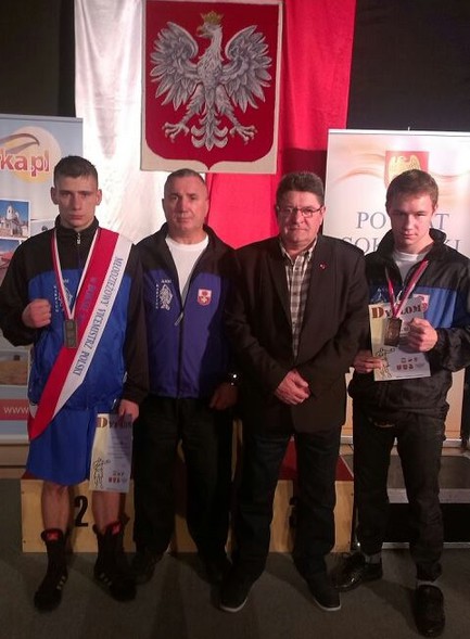 Elbląg, od lewej : Dawid Michelus, trener Krzysztof Stemplewski, Jan Karpiuk, Andrzej Wasilewski