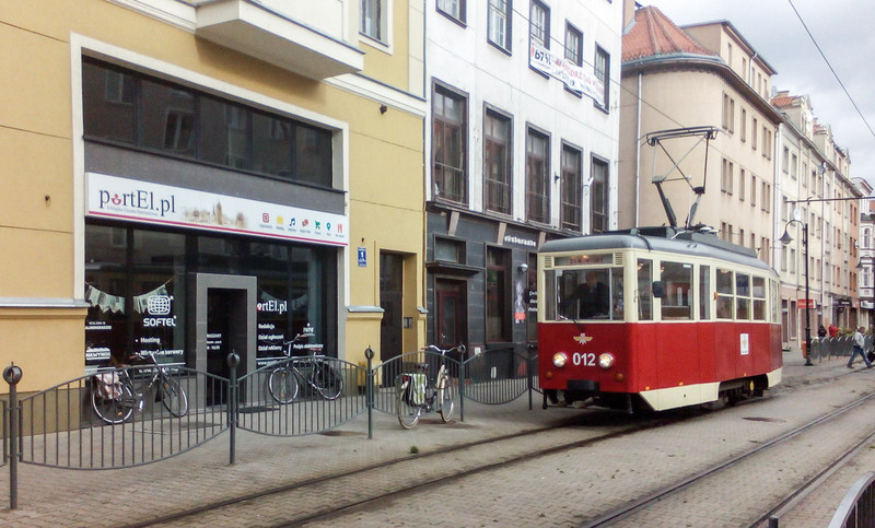 Elbląg, Po ulicach miasta mknie Elbląg, Po ulicach miasta mknie