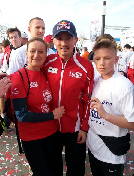 Elbląg, Bożena Znarowska z Adamem Małyszem podczas Orlen Maratonu w Warszawie
