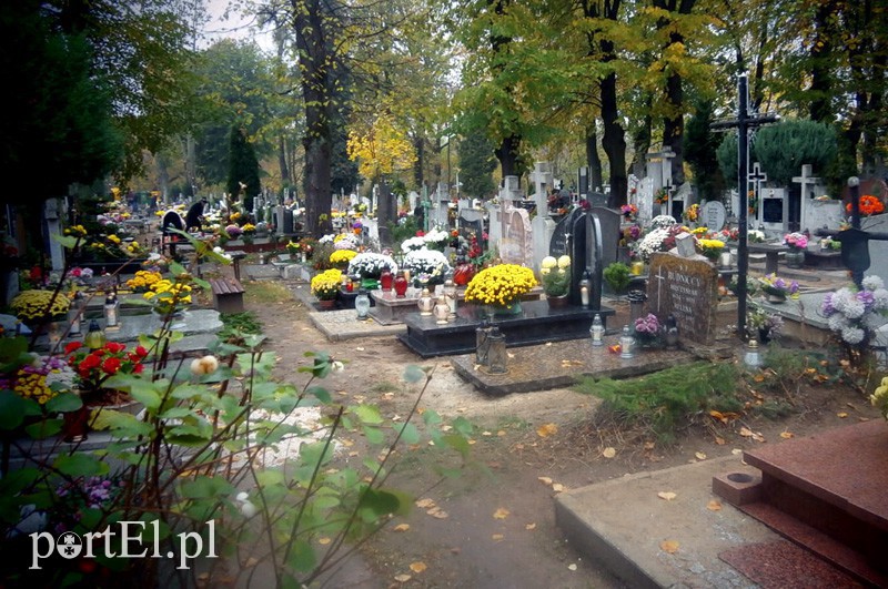 Elbląg, Na elbląskich cmentarzach jest bezpieczniej niż przed laty - zapewniają policjanci