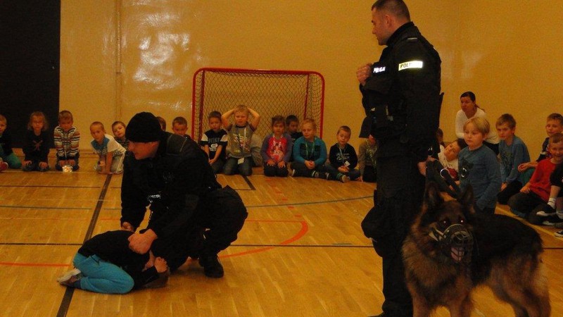 Elbląg, Wizyta policjantów z Zespołu Przewodników Psów Służbowych