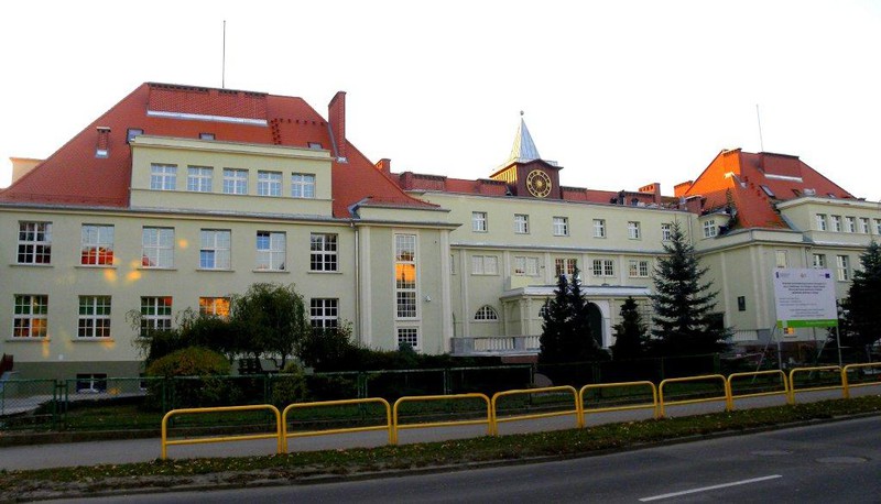 Elbląg, Zabytkowy budynek Gimnazjum nr 2 został odrestaurowany z zachowaniem wytycznych konserwatorskich,