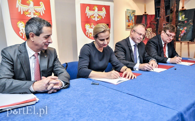 Elbląg, Kontrakt wojewódzki podpisali: Dorota Pyć, Jacek Protas i Witold Wróblewski Elbląg, Kontrakt wojewódzki podpisali: Dorota Pyć, Jacek Protas i Witold Wróblewski