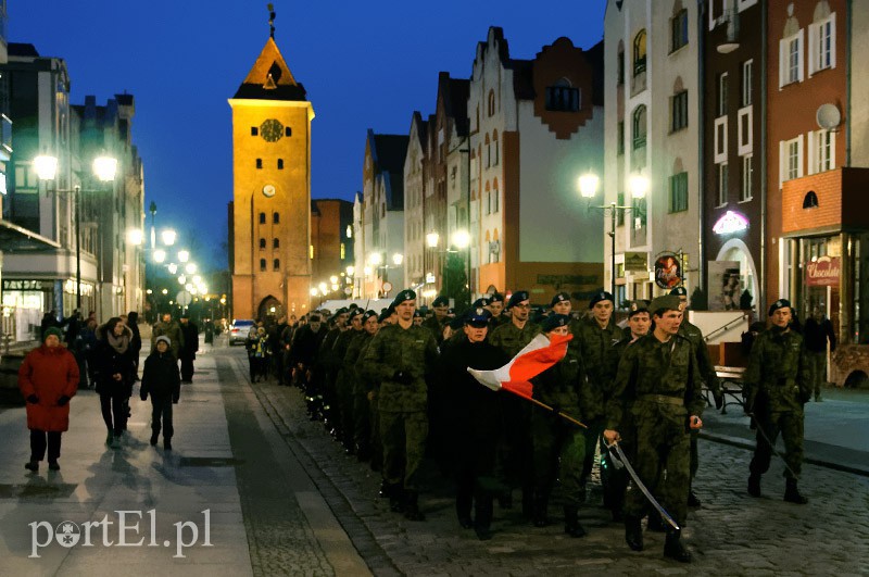 Elbląg, Młodzi ludzi maszerowali ulicami starówki Elbląg, Młodzi ludzi maszerowali ulicami starówki