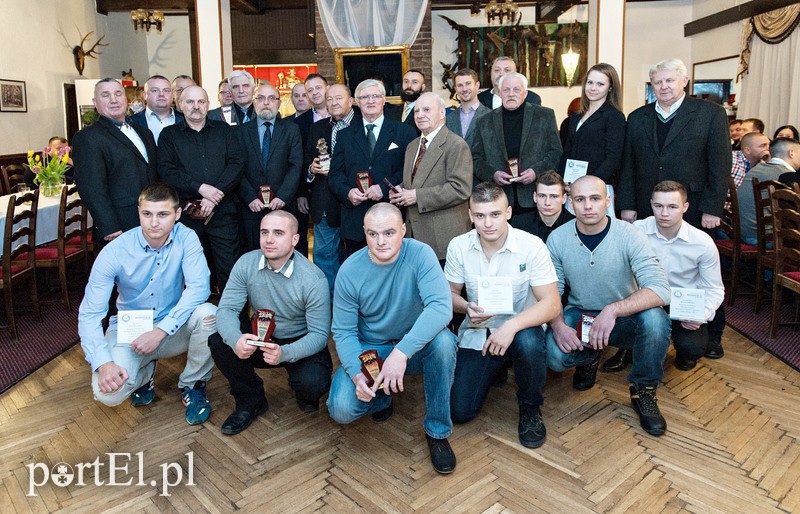 Elbląg, Uroczystość 10-lecia Kontry odbyła się w Restauracji Myśliwska. Władze klubu podziękowały wszystkim osobom zaangażowanym we współpracę i zaprosiły do pamiątkowego zdjęcia