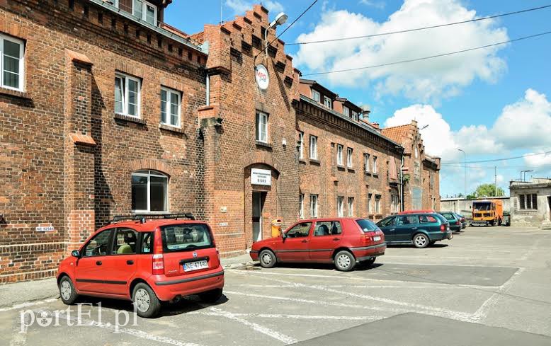 Elbląg, MPO chce zrezygnować z tego budynku i przenieść się do bazy po drugiej stronie ulicy Elbląg, MPO chce zrezygnować z tego budynku i przenieść się do bazy po drugiej stronie ulicy