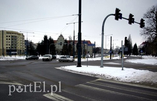 Elbląg, Na skrzyżowaniu Grota Roweckiego z Traugutta piesi muszą bardzo długo czekać na zmianę świateł Elbląg, Na skrzyżowaniu Grota Roweckiego z Traugutta piesi muszą bardzo długo czekać na zmianę świateł