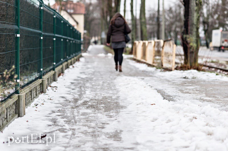Elbląg, Tak dzisiaj rano wyglądało wiele chodników w Elblągu Elbląg, Tak dzisiaj rano wyglądało wiele chodników w Elblągu
