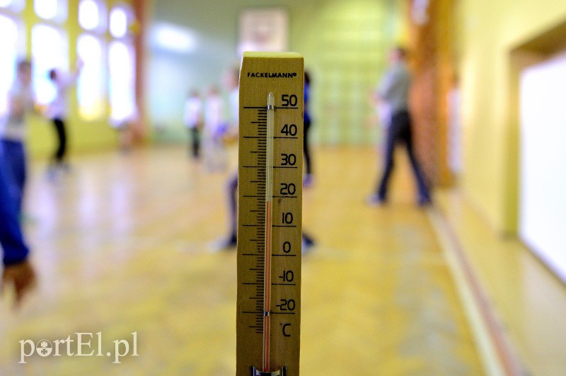 Elbląg, Na sali gimnastycznej w SP nr 6 było dzisiaj 18 stopni Celsjusza Elbląg, Na sali gimnastycznej w SP nr 6 było dzisiaj 18 stopni Celsjusza