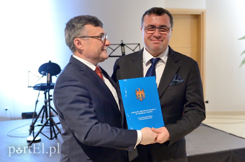 Elbląg, Od lewej: ambasador Mołdawii w Polsce Iurie Bodrug i konsul honorowy Mołdawii Maciej Bukowski Elbląg, Od lewej: ambasador Mołdawii w Polsce Iurie Bodrug i konsul honorowy Mołdawii Maciej Bukowski