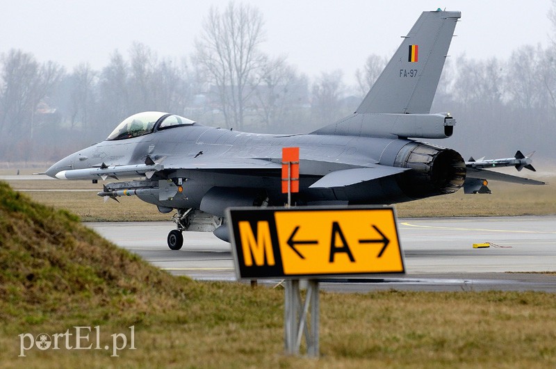 Elbląg, Belgijski F-16 kołuje do startu