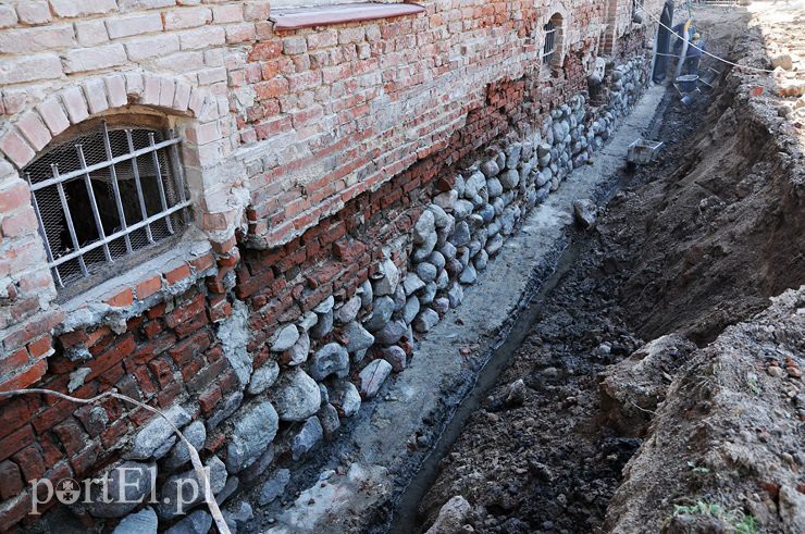 Elbląg, Odkrywanie krzyżackiej warowni kawałek po kawałku