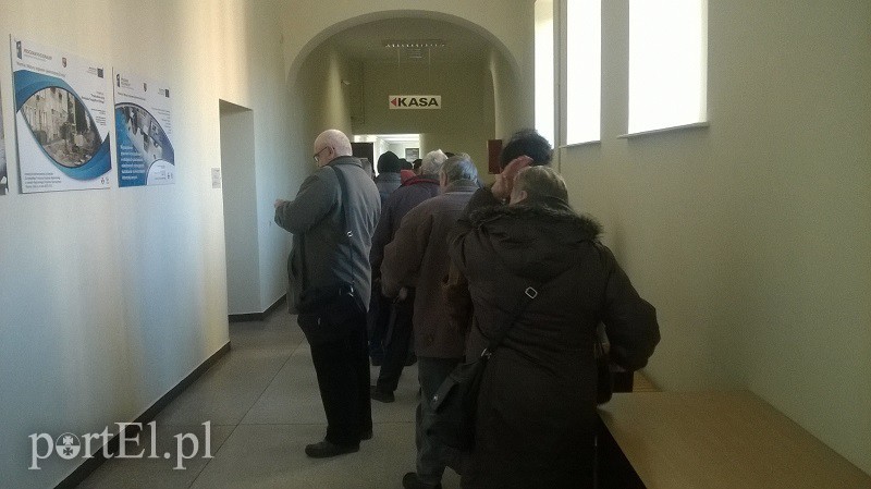 Elbląg, W kolejce trzeba spędzić prawie godzinę Elbląg, W kolejce trzeba spędzić prawie godzinę