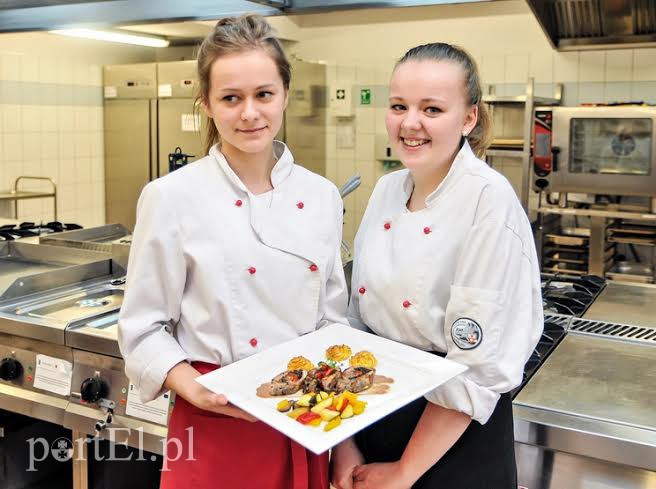 Elbląg, Wioletta (z lewej) i Sylwia, twórycznie zwycięskiej potrawy Elbląg, Wioletta (z lewej) i Sylwia, twórycznie zwycięskiej potrawy
